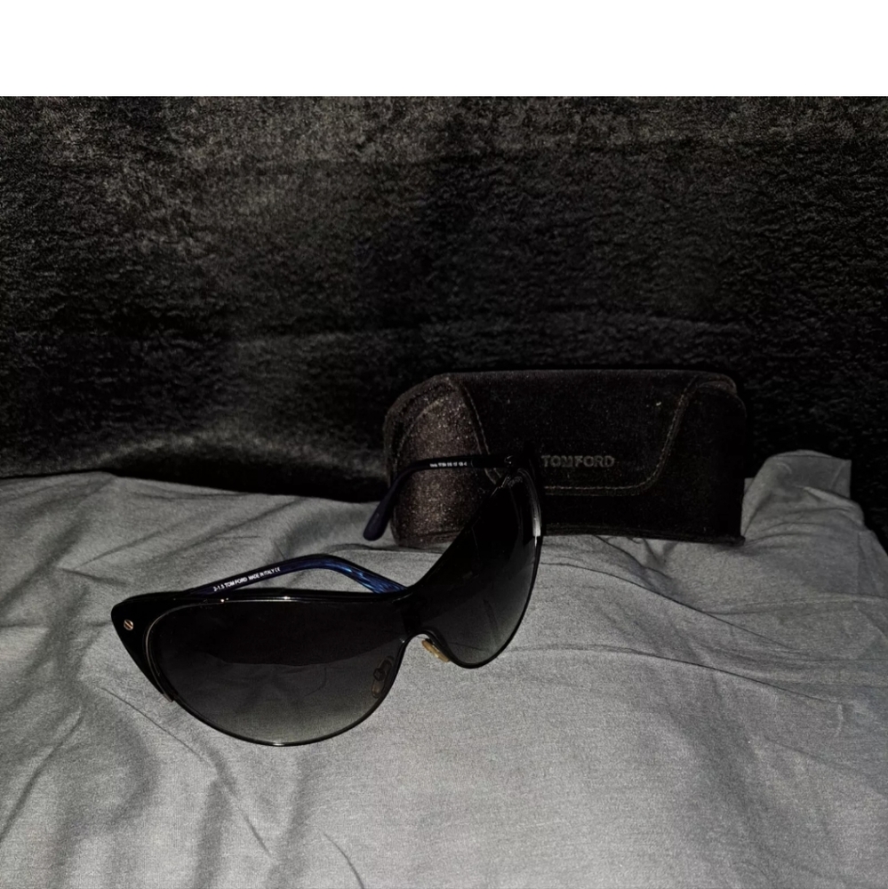 Tom Ford 🕶️ - Picture 2 of 5